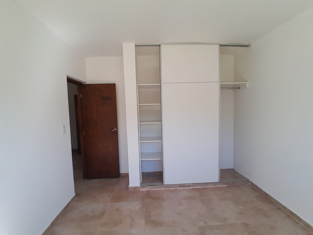 VENTA CASA 3 DORMITORIOS - VILLA CATALINA - PRIMERA ETAPA - ESCRITURA