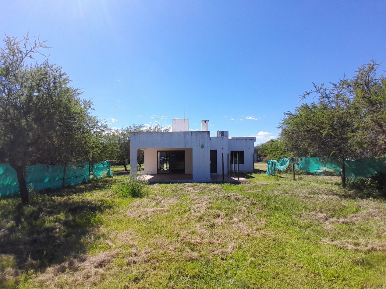 VENTA CASA 3 DORMITORIOS - VILLA CATALINA - PRIMERA ETAPA - ESCRITURA