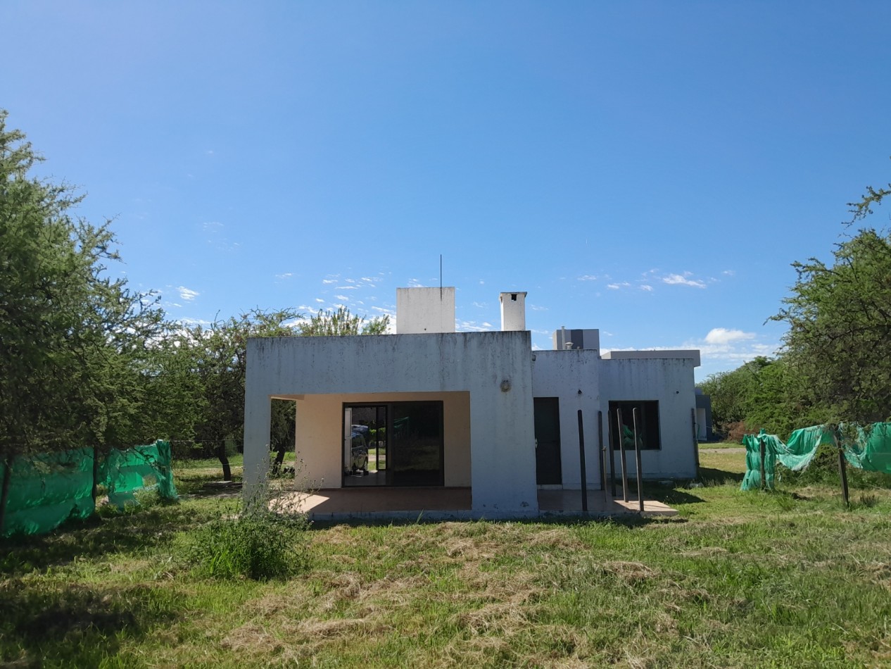 VENTA CASA 3 DORMITORIOS - VILLA CATALINA - PRIMERA ETAPA - ESCRITURA