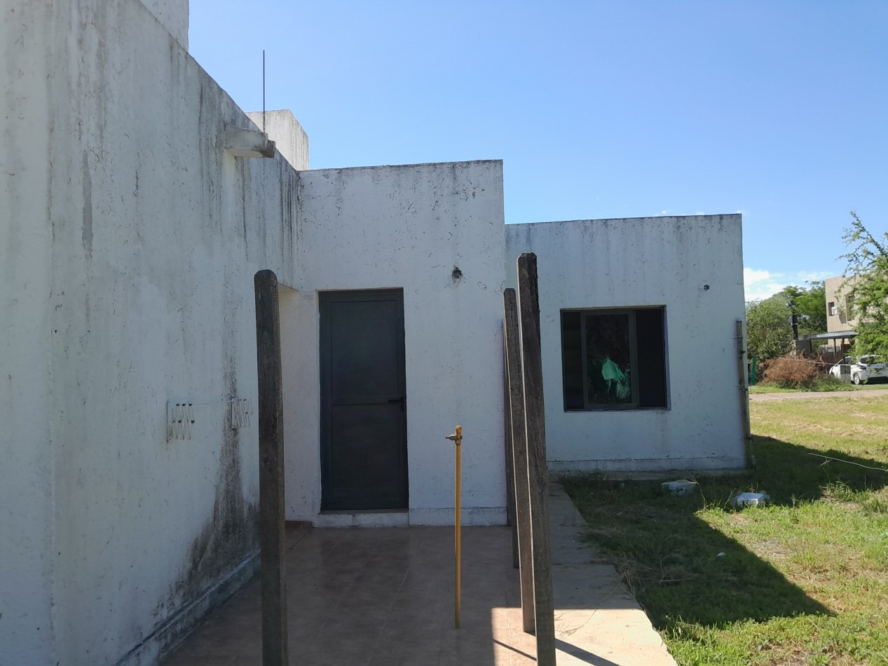 VENTA CASA 3 DORMITORIOS - VILLA CATALINA - PRIMERA ETAPA - ESCRITURA