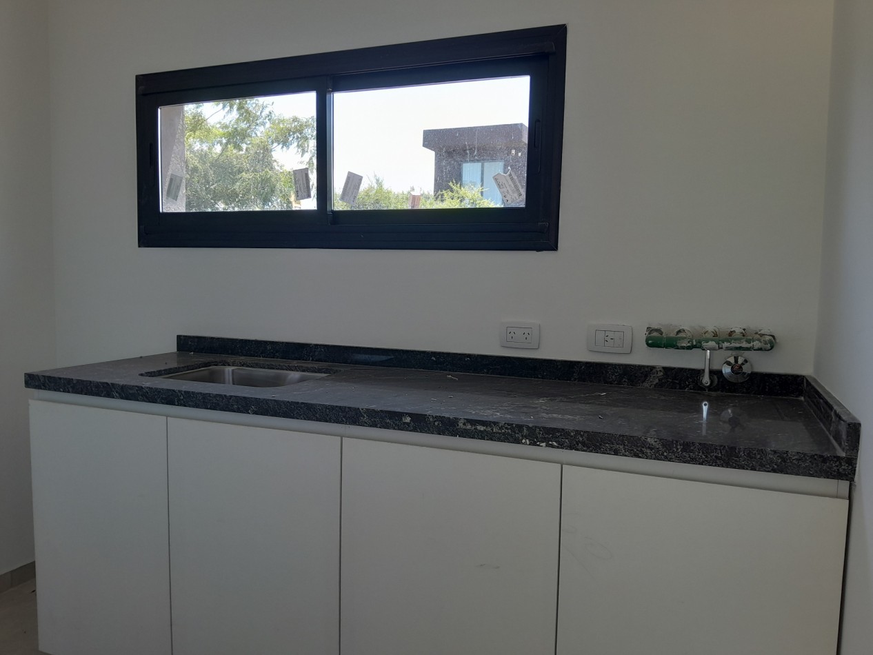 Casa 3 Dormitorios a Estrenar - Excelente Calidad - Villa Catalina