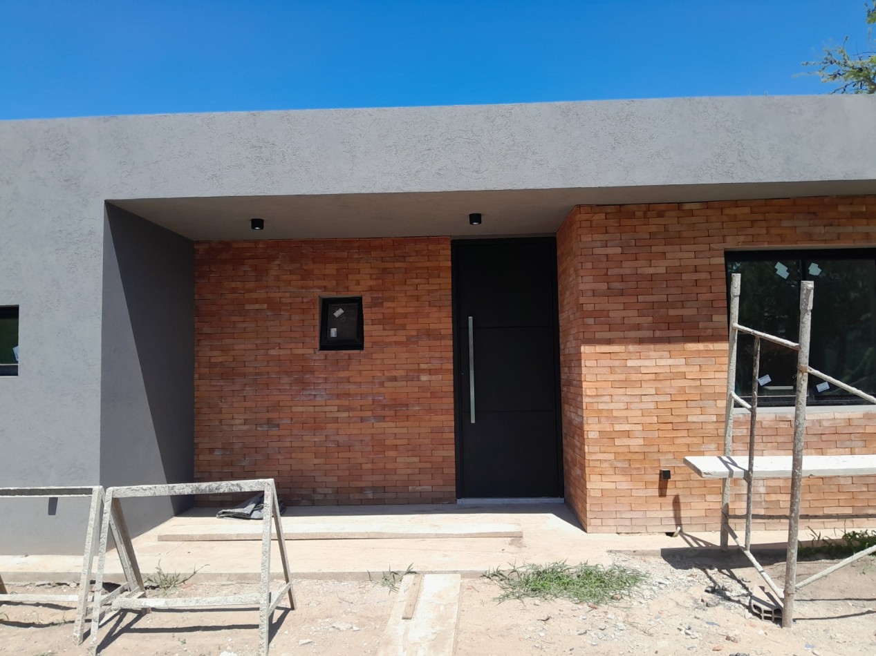 Casa 3 Dormitorios a Estrenar - Excelente Calidad - Villa Catalina