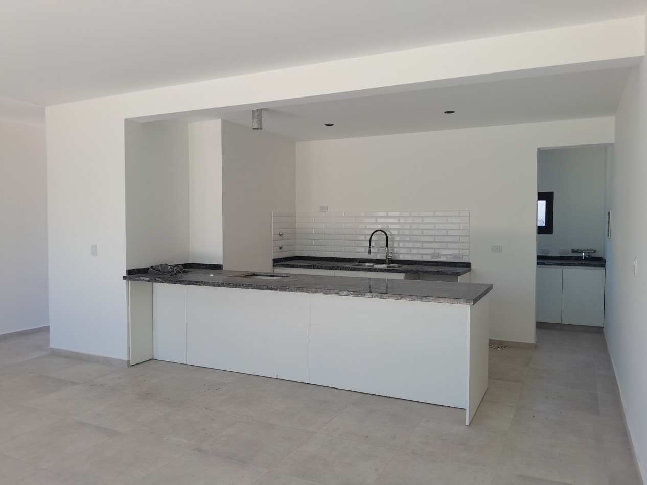 Casa 3 Dormitorios a Estrenar - Excelente Calidad - Villa Catalina