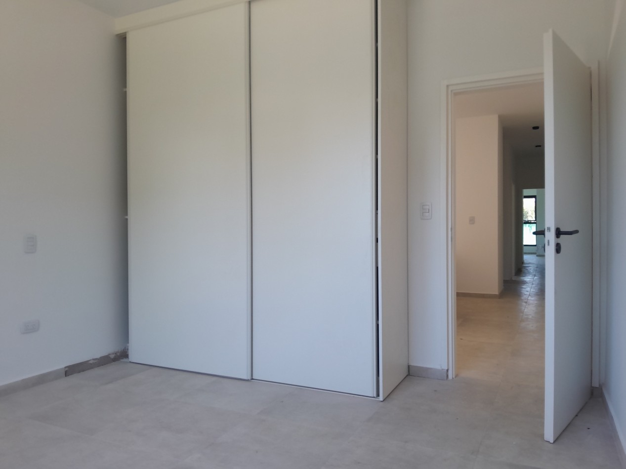 Casa 3 Dormitorios a Estrenar - Excelente Calidad - Villa Catalina