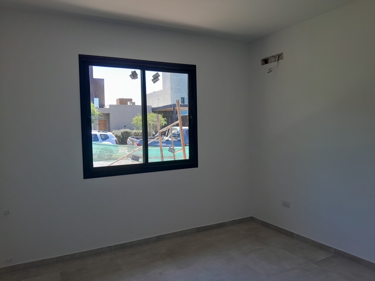 Casa 3 Dormitorios a Estrenar - Excelente Calidad - Villa Catalina