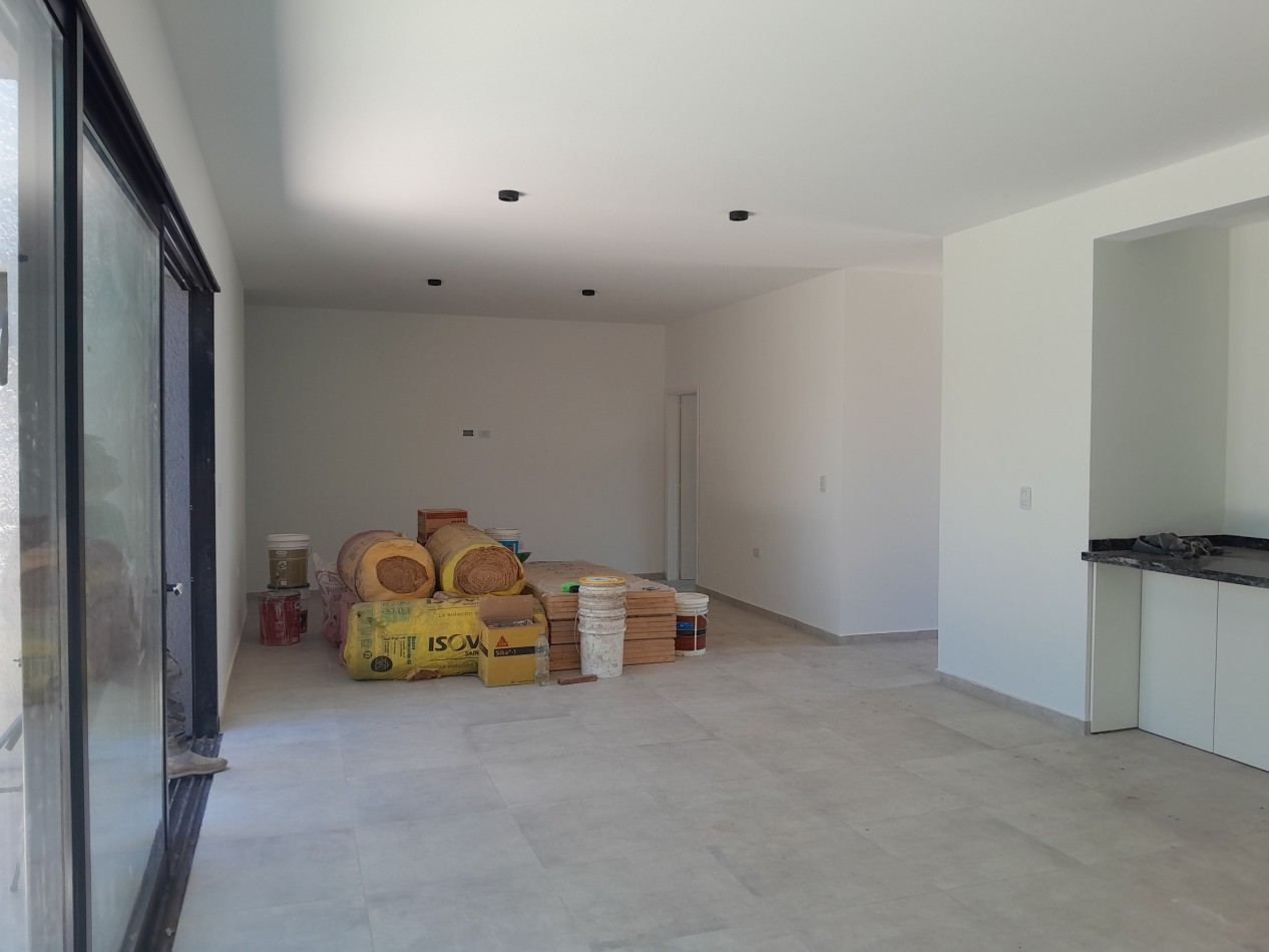 Casa 3 Dormitorios a Estrenar - Excelente Calidad - Villa Catalina