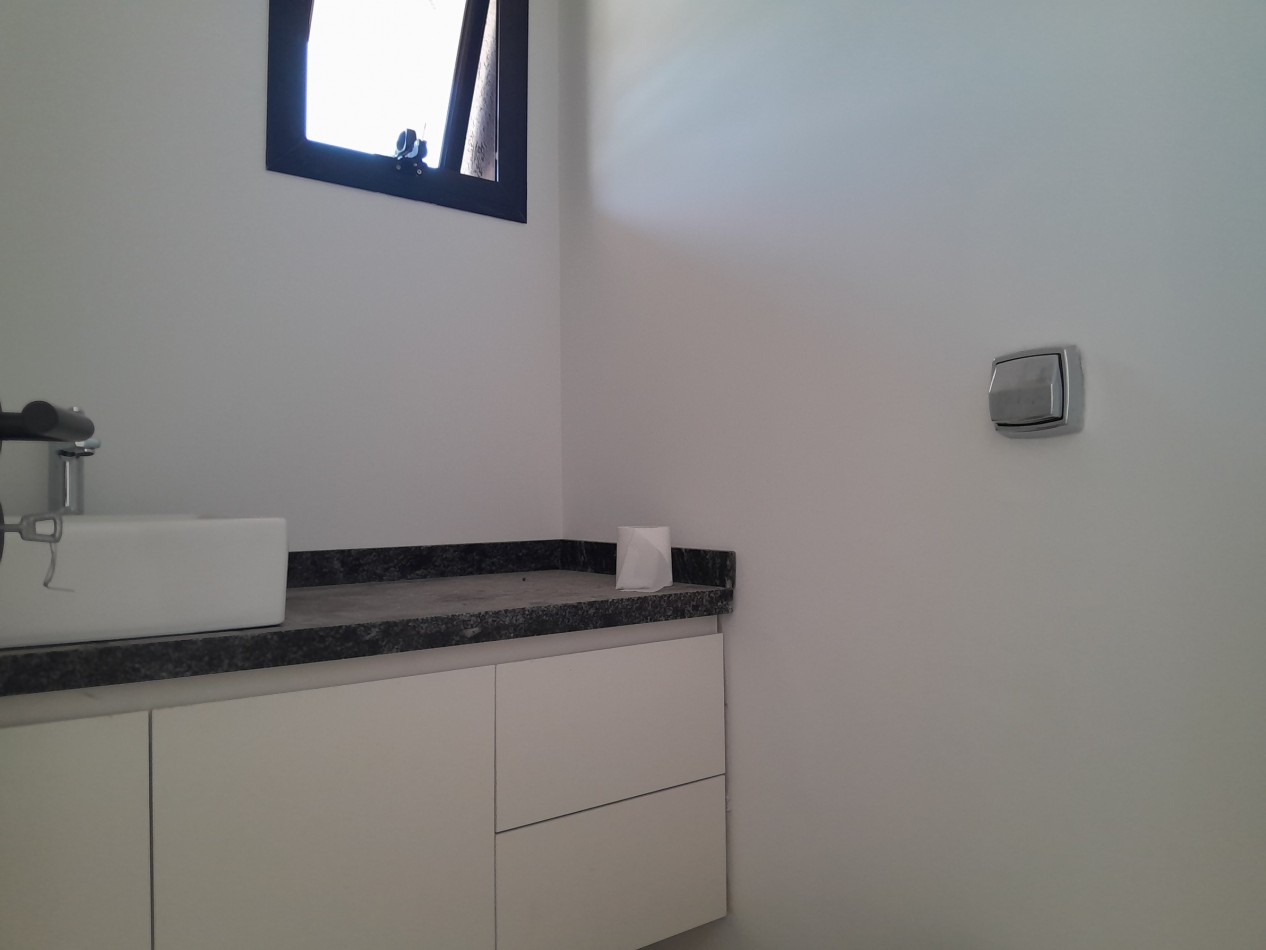 Casa 3 Dormitorios a Estrenar - Excelente Calidad - Villa Catalina