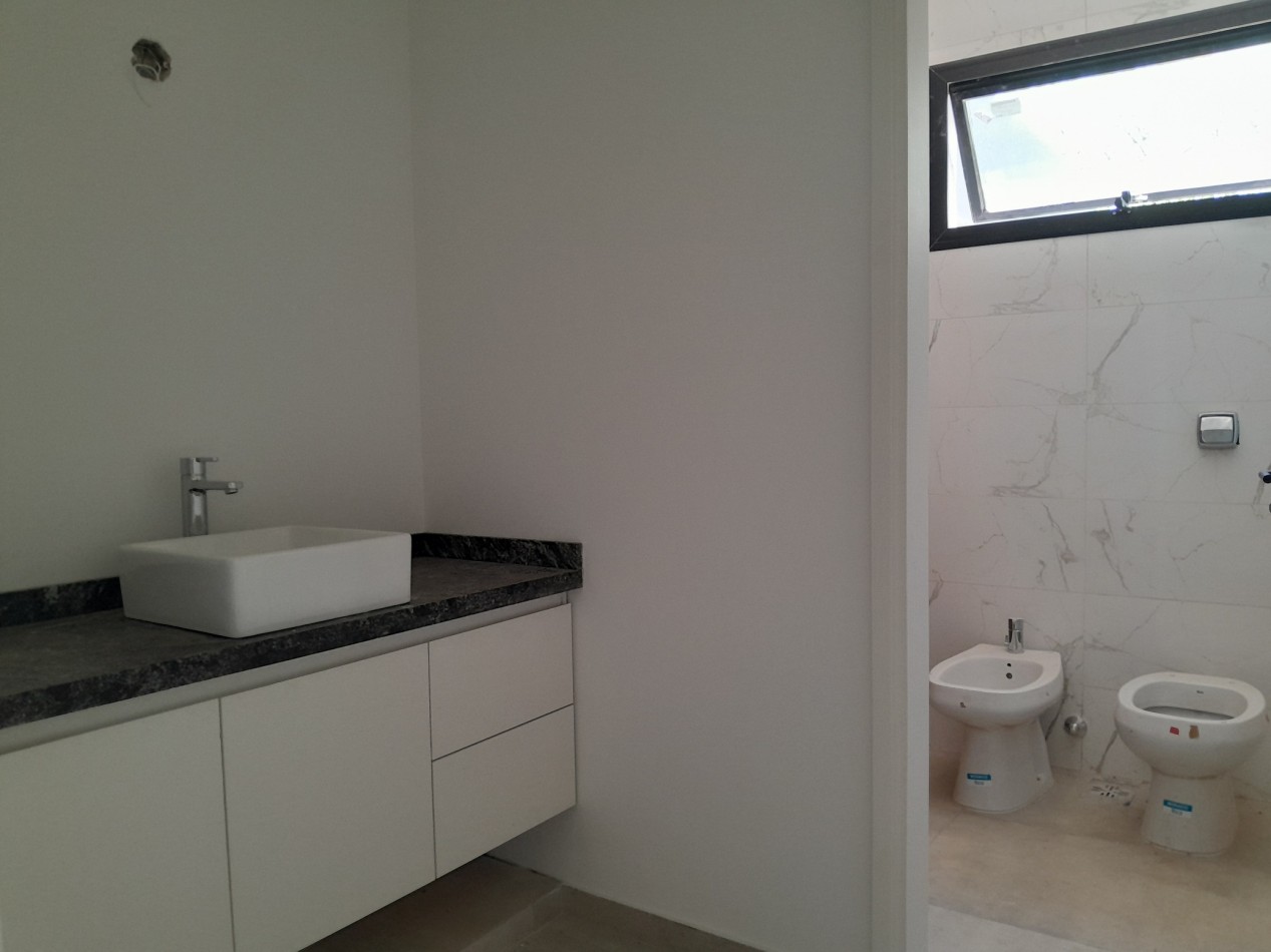 Casa 3 Dormitorios a Estrenar - Excelente Calidad - Villa Catalina