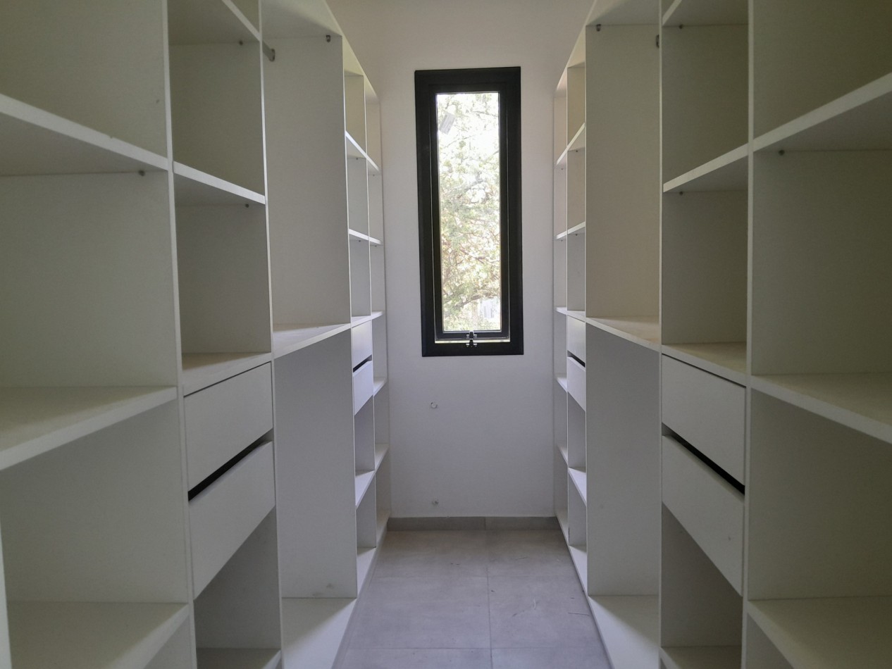 Casa 3 Dormitorios a Estrenar - Excelente Calidad - Villa Catalina