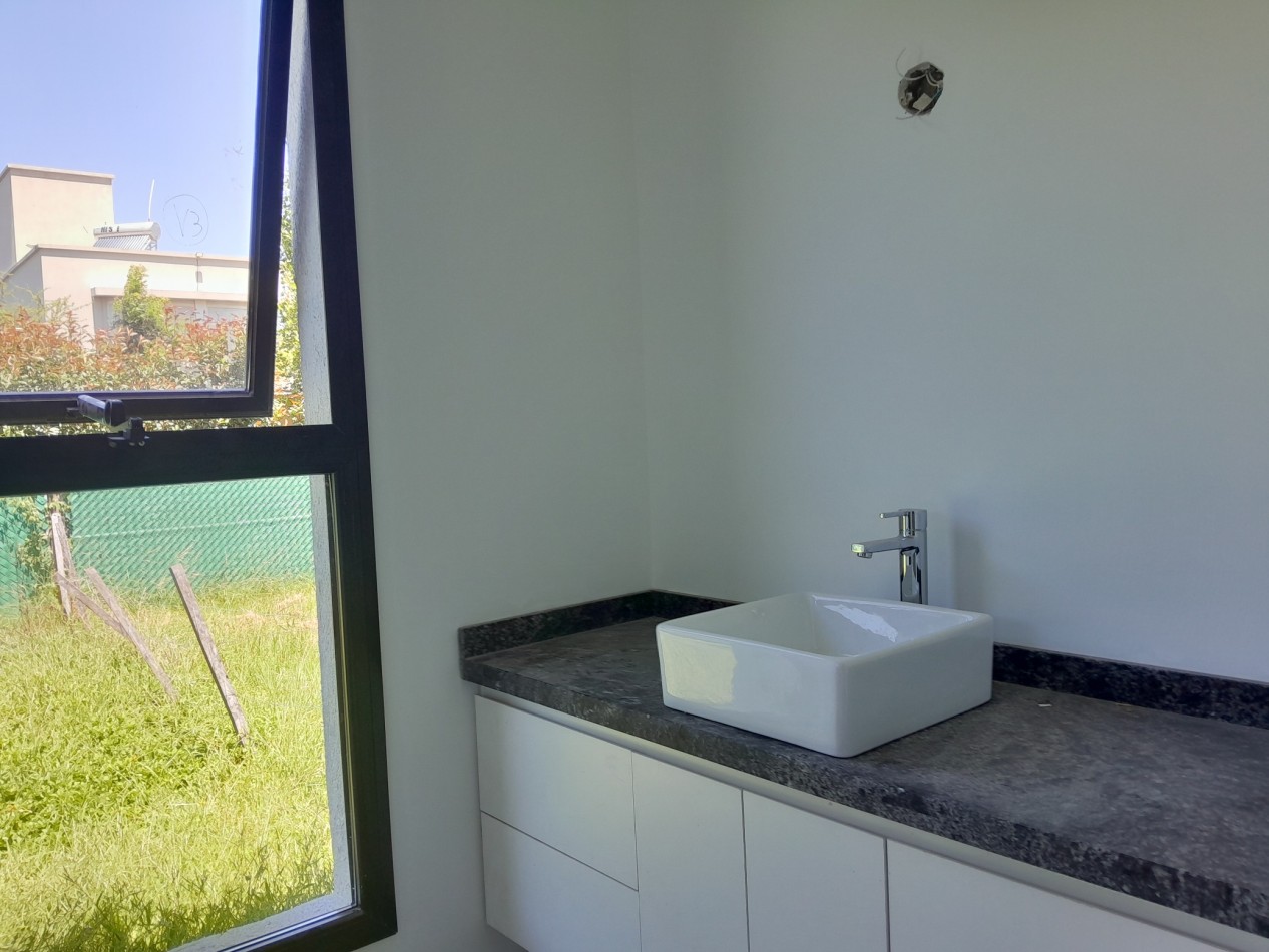 Casa 3 Dormitorios a Estrenar - Excelente Calidad - Villa Catalina