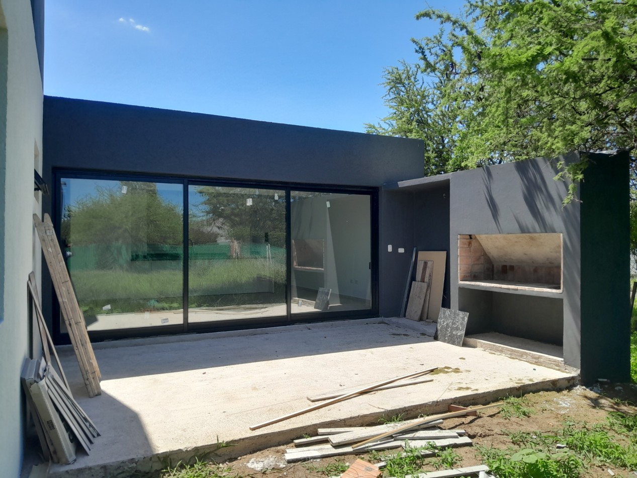 Casa 3 Dormitorios a Estrenar - Excelente Calidad - Villa Catalina