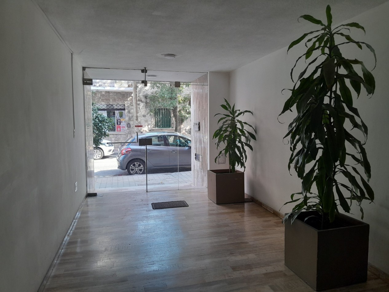 VENDO DEPARTAMENTO 2 DORM. + COCHERA RECICLADO. B° SAN MARTIN