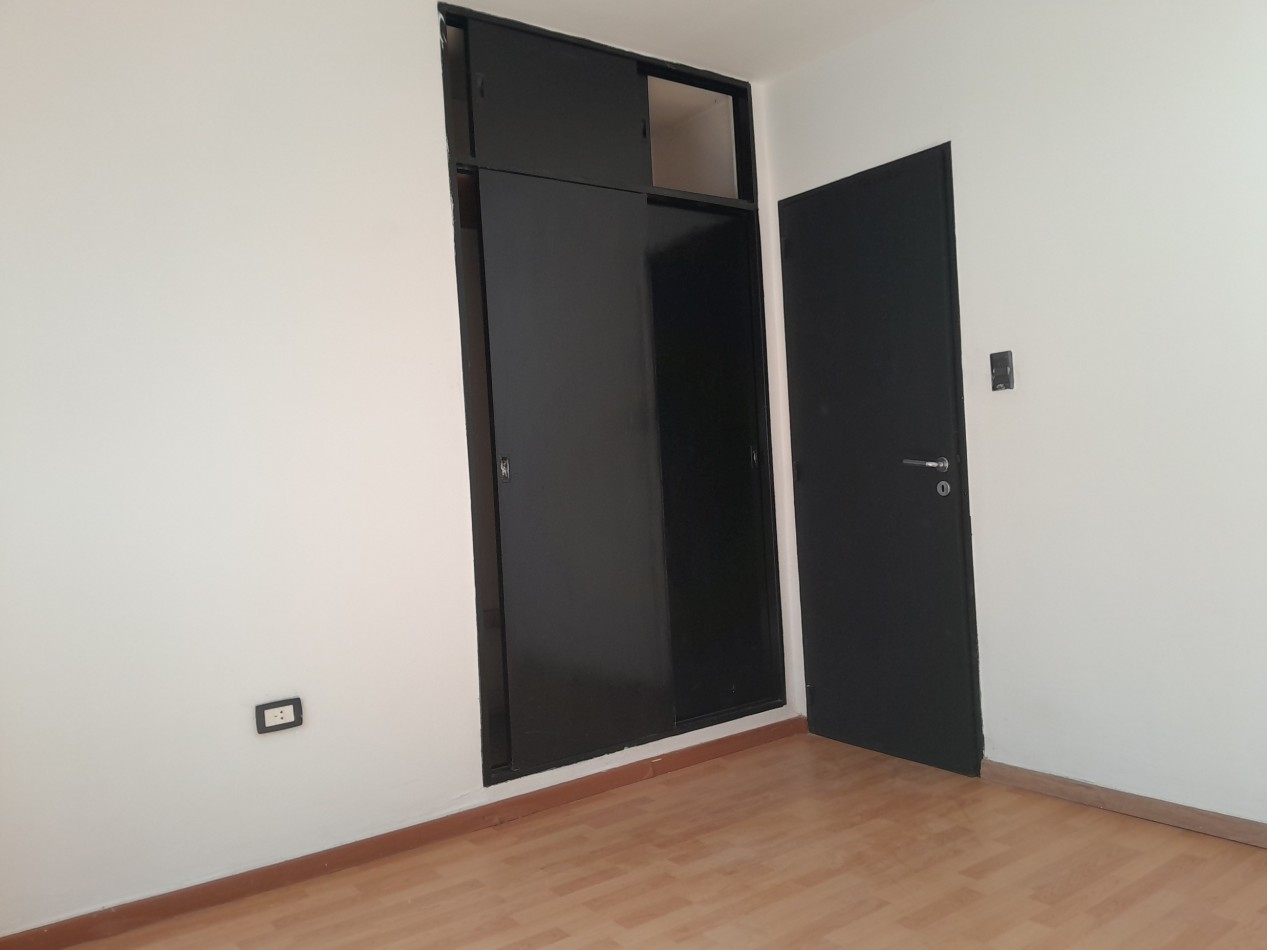 VENDO DEPARTAMENTO 2 DORM. + COCHERA RECICLADO. B° SAN MARTIN