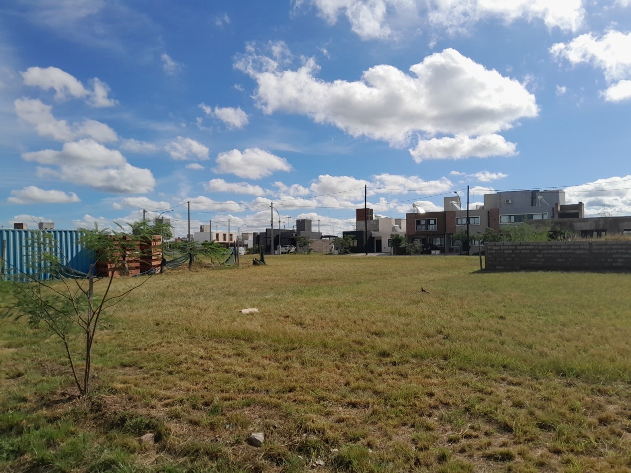 LOTE EN VENTA - 250 m² - VALLE CERCANO - B° EL EQUIPO