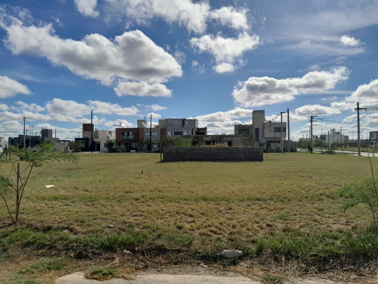LOTE EN VENTA - 250 m² - VALLE CERCANO - B° EL EQUIPO