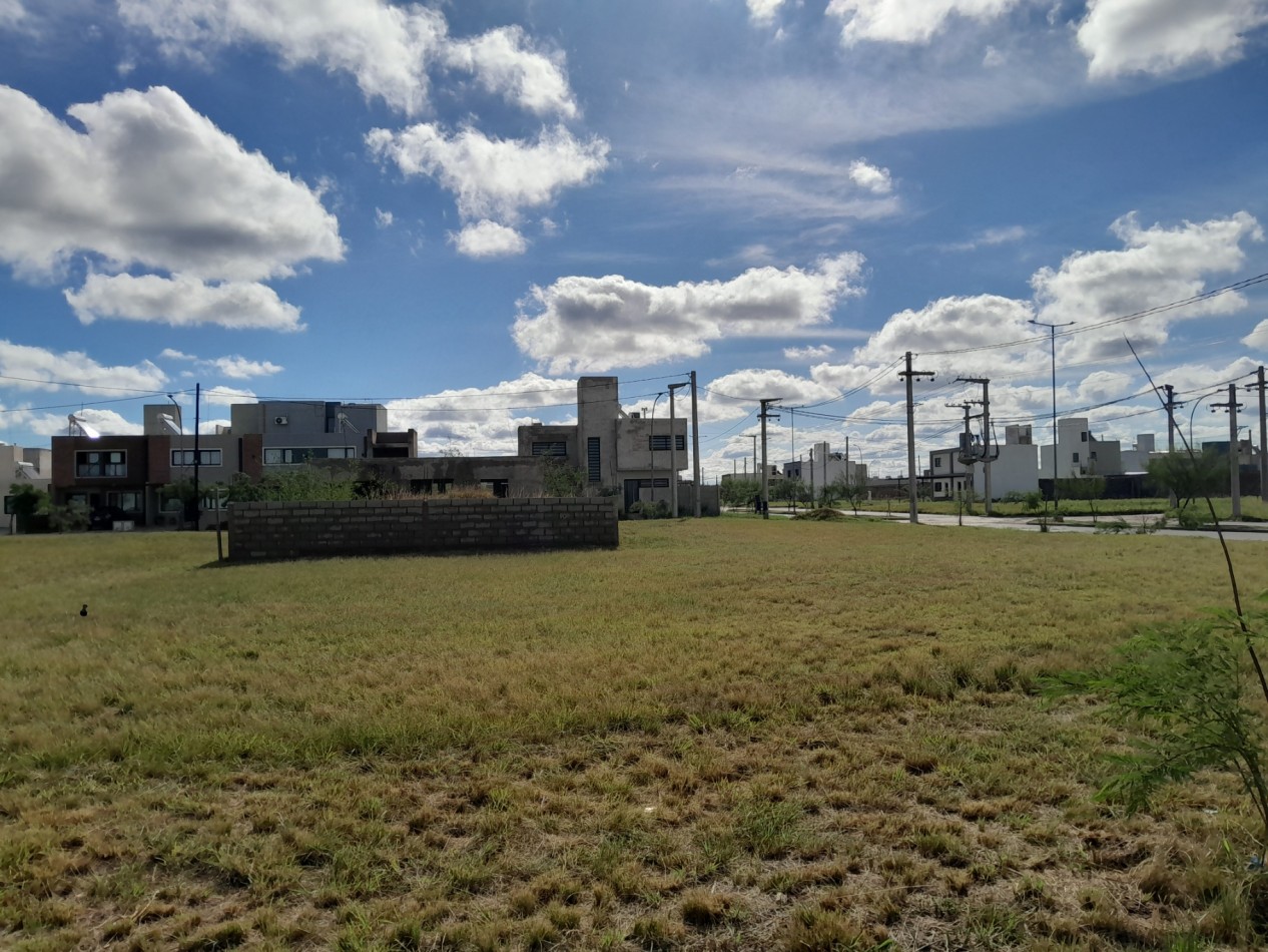 LOTE EN VENTA - 250 m² - VALLE CERCANO - B° EL EQUIPO