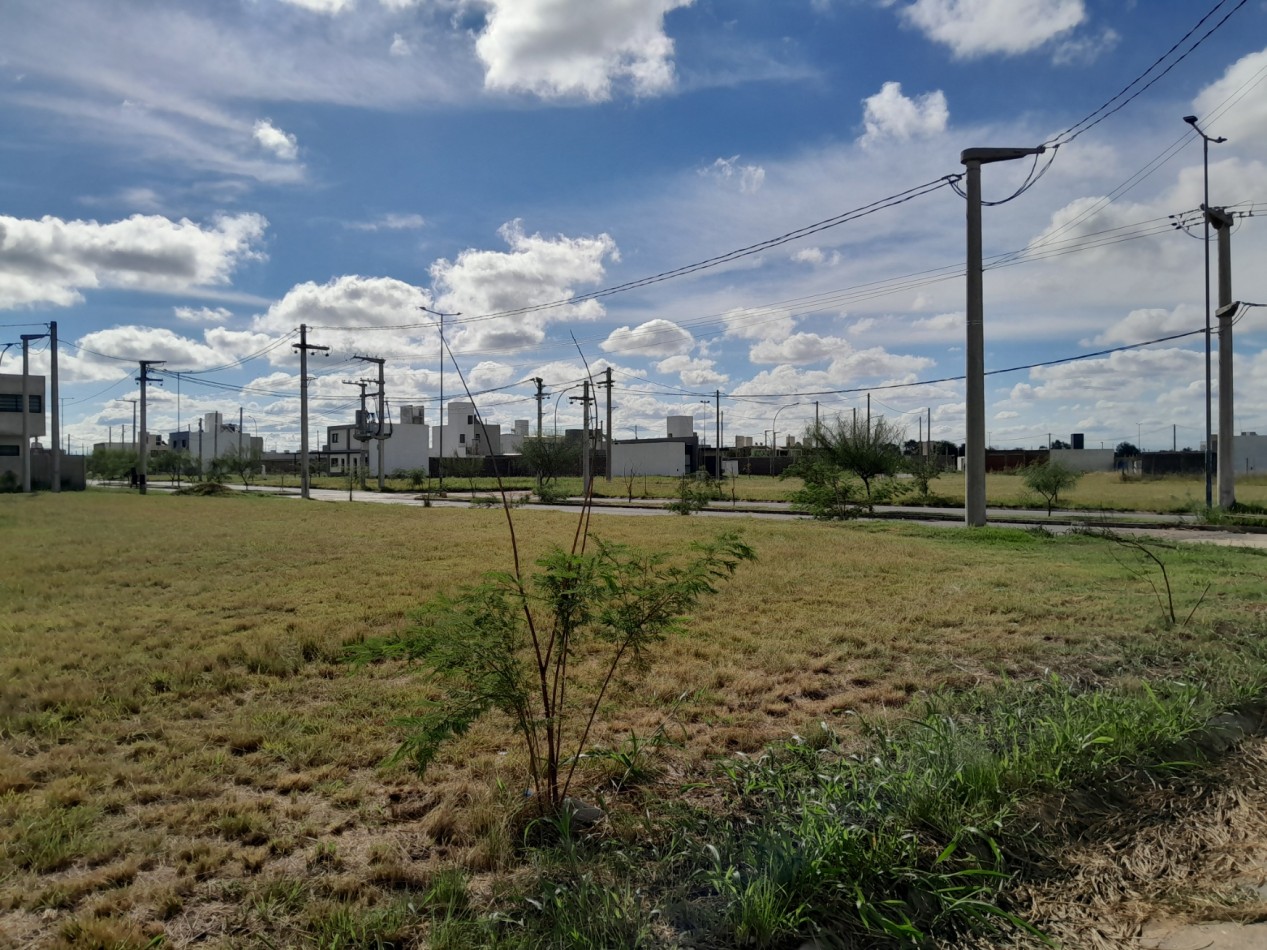 LOTE EN VENTA - 250 m² - VALLE CERCANO - B° EL EQUIPO