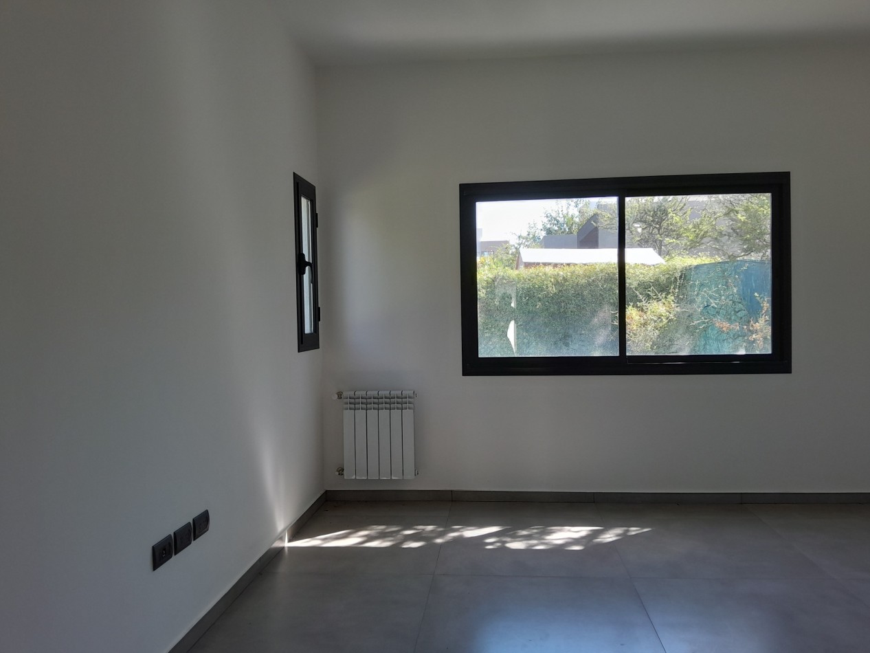 VENDO HERMOSA CASA DE 2 DORM. A ESTRENAR EN LAS CAÑITAS.