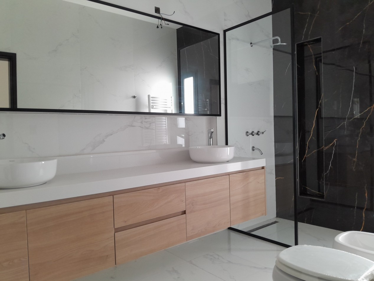 VENDO HERMOSA CASA DE 2 DORM. A ESTRENAR EN LAS CAÑITAS.