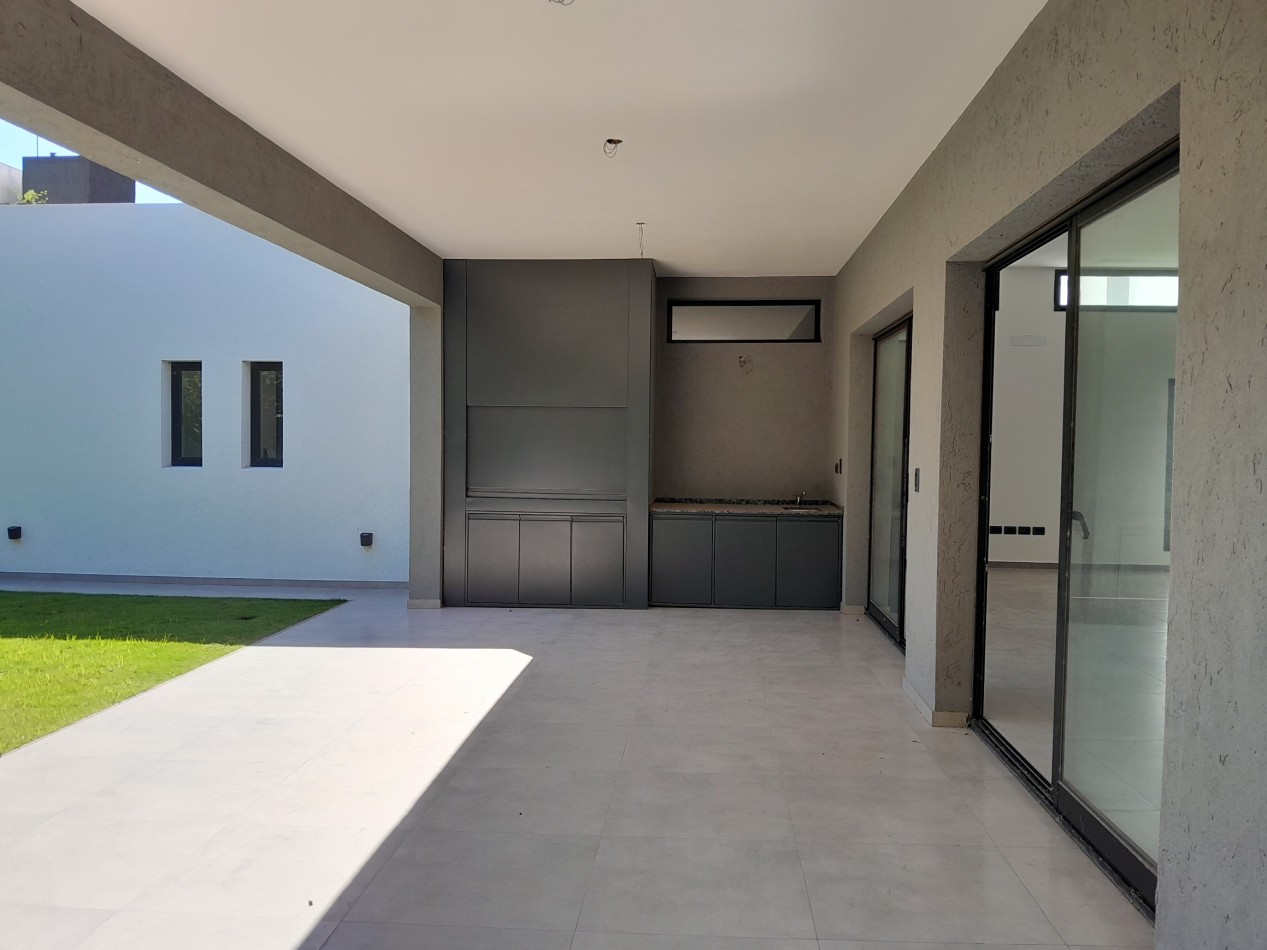 VENDO HERMOSA CASA DE 2 DORM. A ESTRENAR EN LAS CAÑITAS.