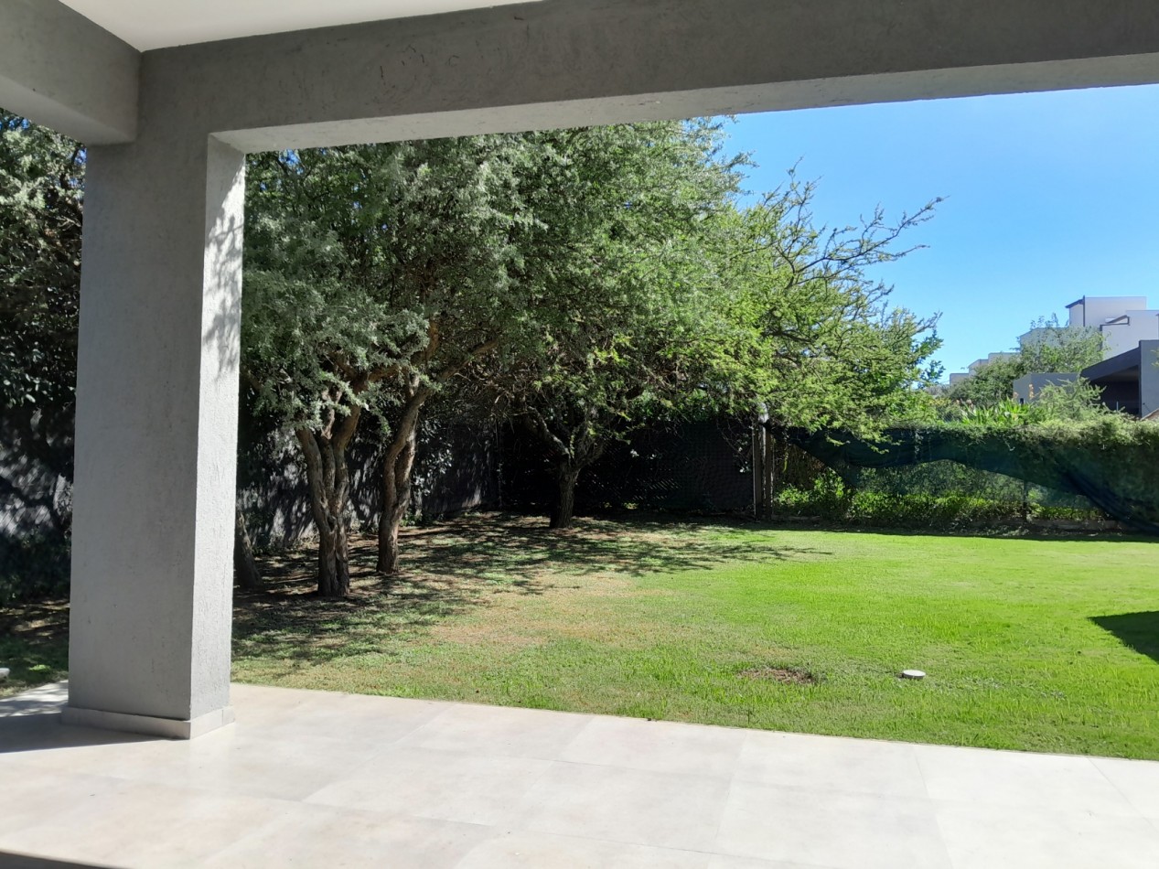 VENDO HERMOSA CASA DE 2 DORM. A ESTRENAR EN LAS CAÑITAS.