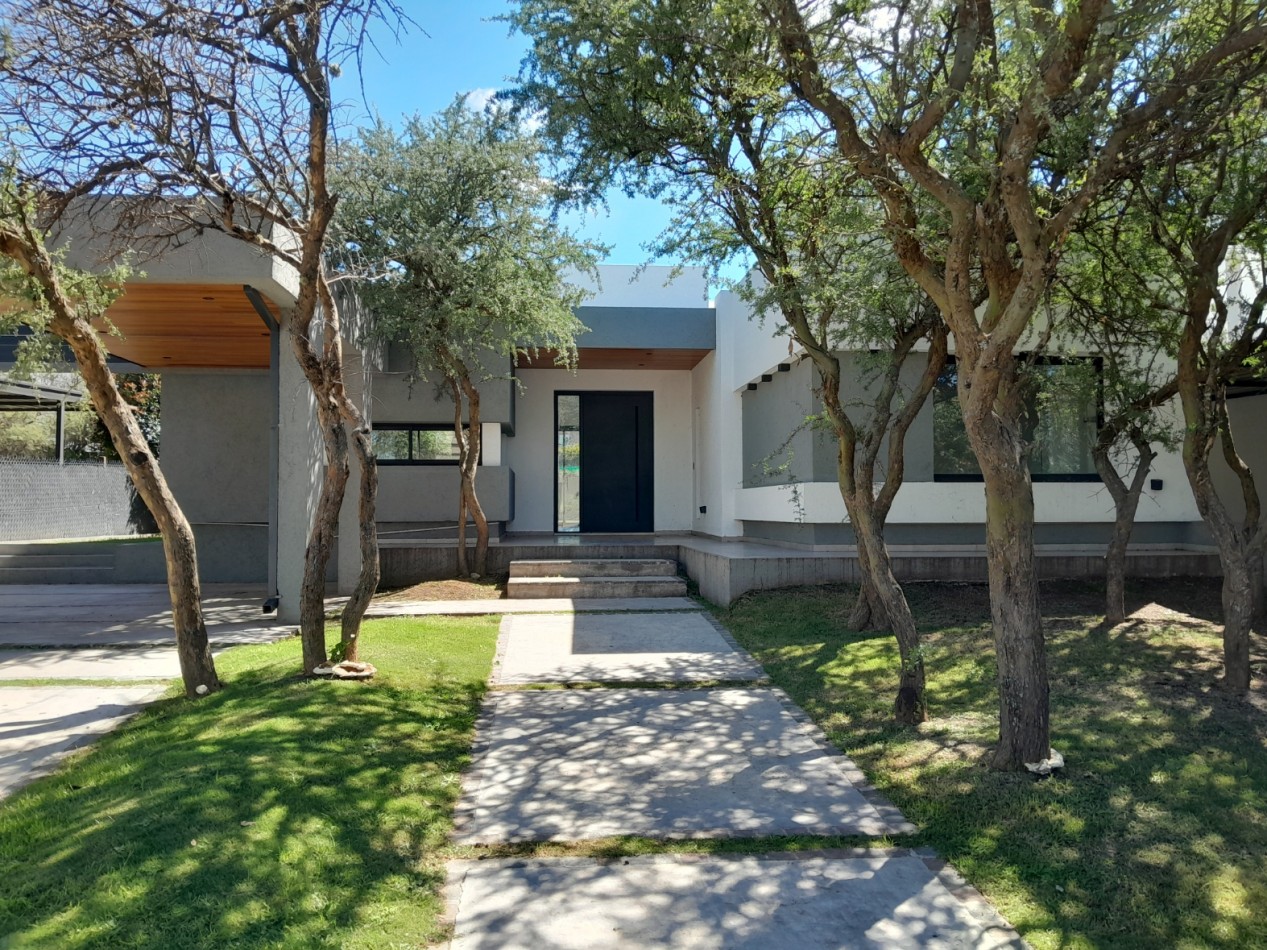 VENDO HERMOSA CASA DE 2 DORM. A ESTRENAR EN LAS CAÑITAS.