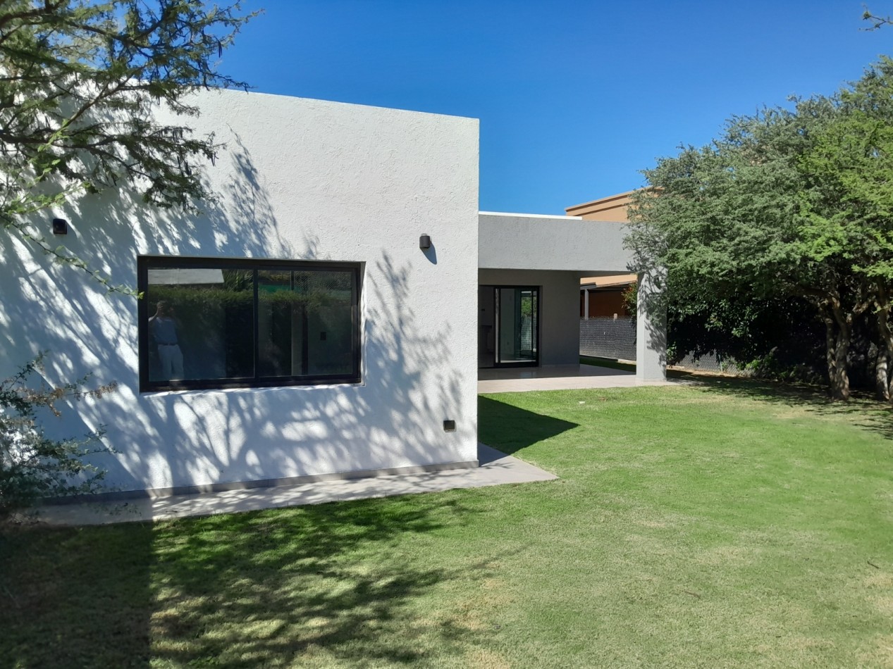 VENDO HERMOSA CASA DE 2 DORM. A ESTRENAR EN LAS CAÑITAS.