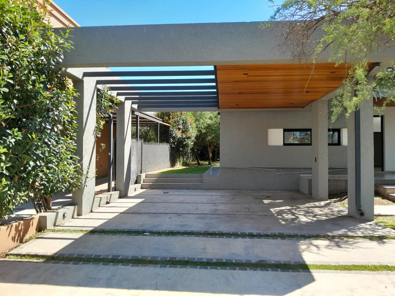 VENDO HERMOSA CASA DE 2 DORM. A ESTRENAR EN LAS CAÑITAS.