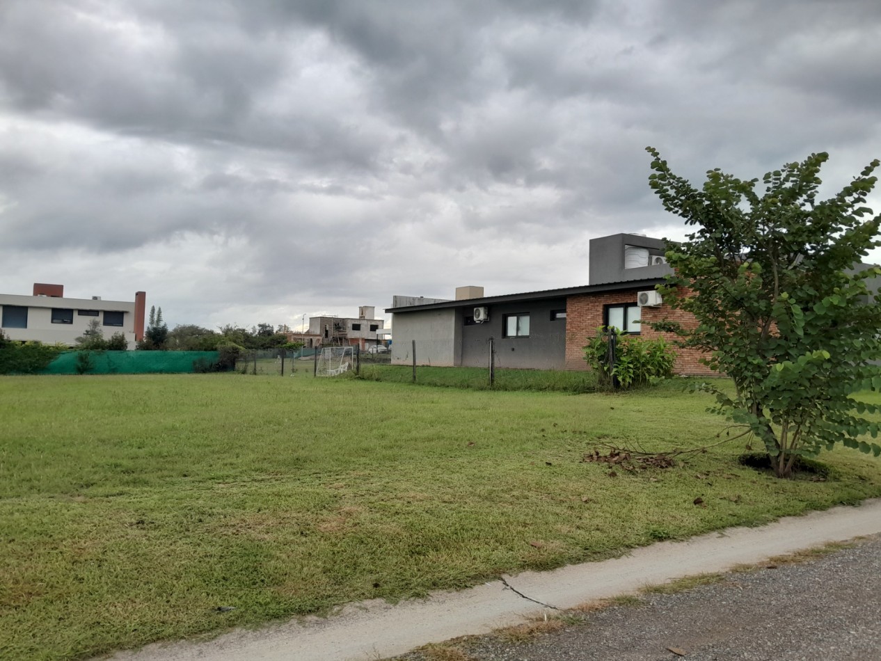 VENDO LOTE CENTRAL 1.000 M2 B° LA CERCANIA, MENDIOLAZA