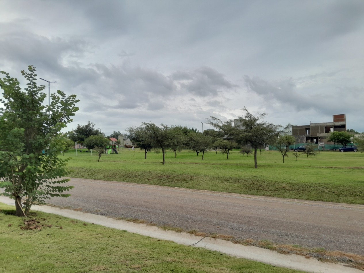 VENDO LOTE CENTRAL 1.000 M2 B° LA CERCANIA, MENDIOLAZA