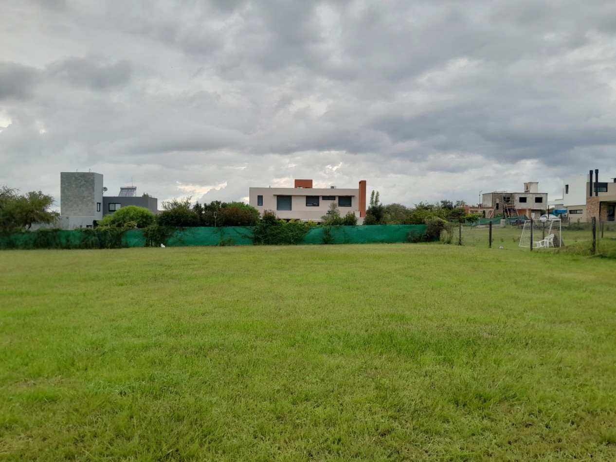 VENDO LOTE CENTRAL 1.000 M2 B° LA CERCANIA, MENDIOLAZA