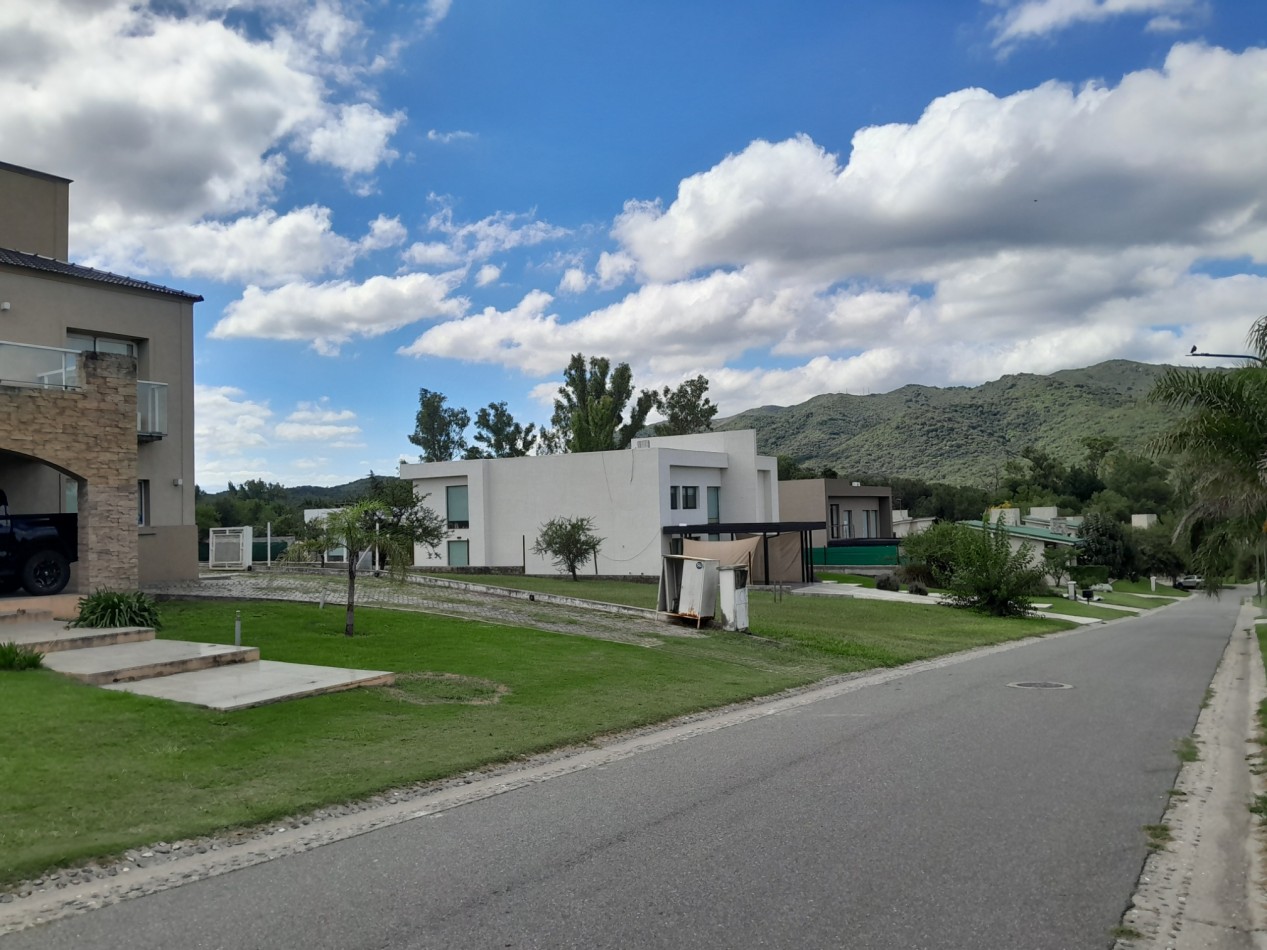 VENDO LOTE 1.243 M2 COUNTRY LA ARBOLADA. LOTE CENTRAL - ZONA ALTA!