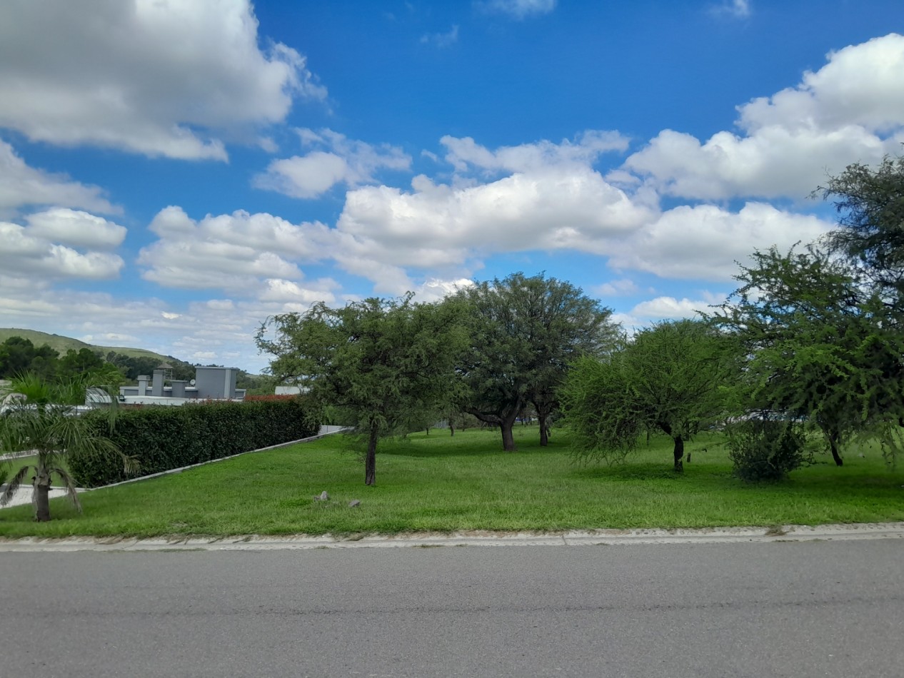 VENDO LOTE 1.243 M2 COUNTRY LA ARBOLADA. LOTE CENTRAL - ZONA ALTA!