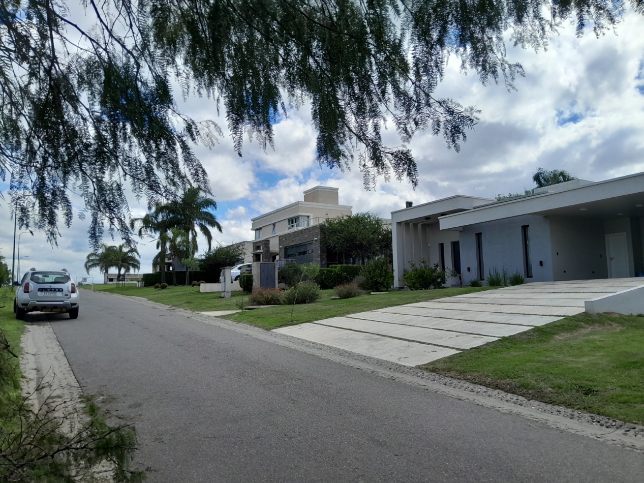 VENDO LOTE 1.243 M2 COUNTRY LA ARBOLADA. LOTE CENTRAL - ZONA ALTA!