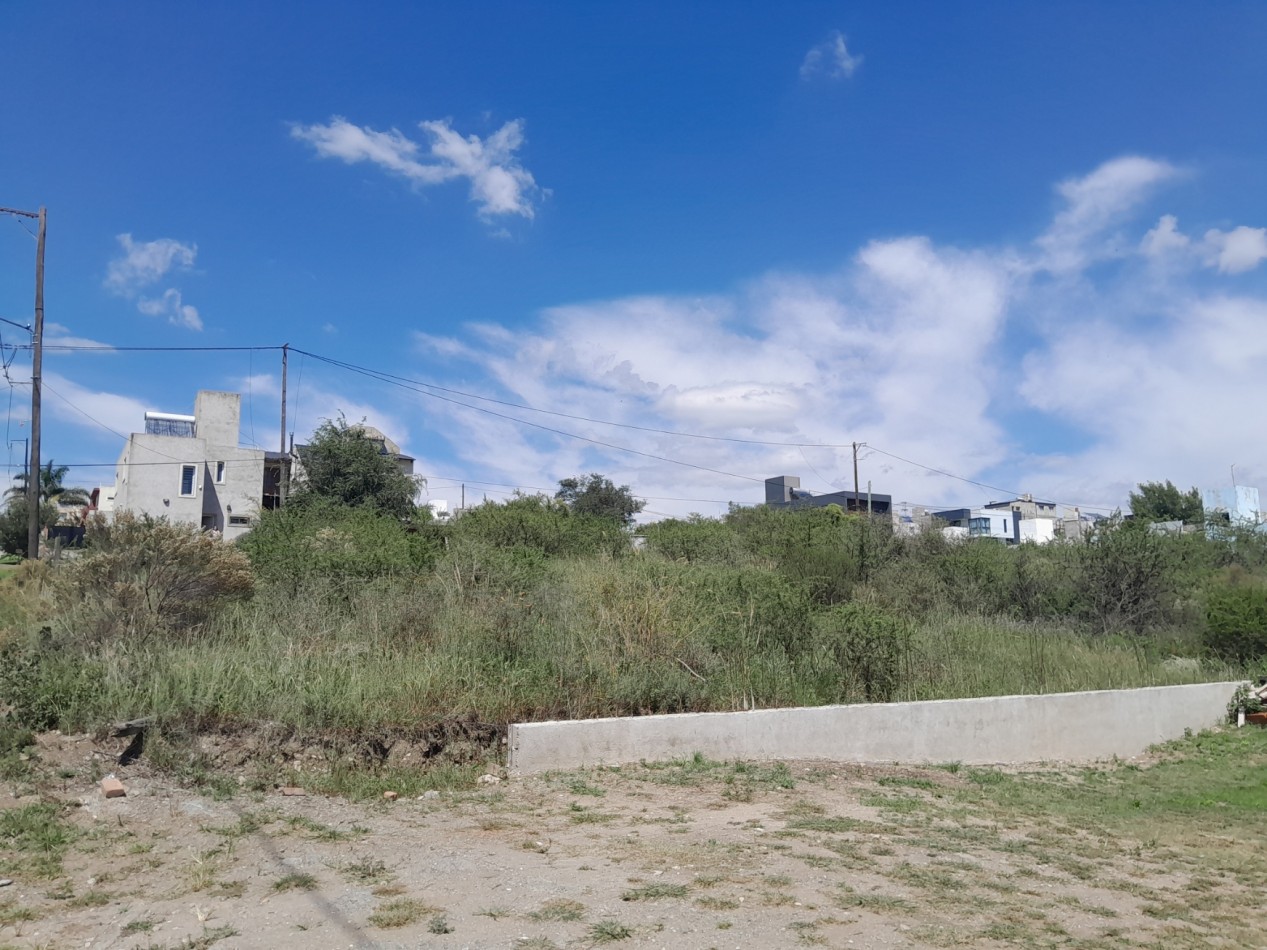 VENDO LOTE 300 M² - VILLA SAN NICOLAS - EXCELENTE VISTA A LAS SIERRAS