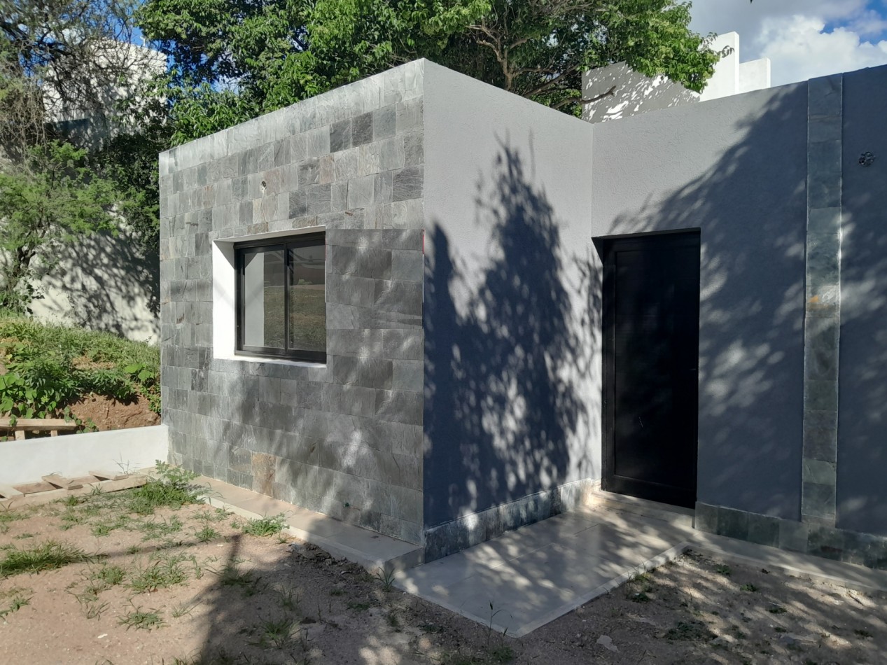 VENDO CASA 2 DORM. B° VILLA CATALINA. ETAPA ECO. A ESTRENAR.