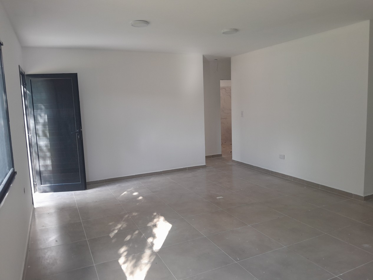 VENDO CASA 2 DORM. B° VILLA CATALINA. ETAPA ECO. A ESTRENAR.