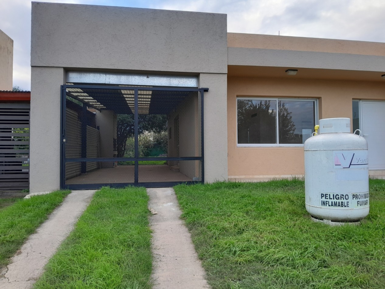 CASA DE 2 DORMITORIOS - VILLA CATALINA | 1a ETAPA | CON ESCRITURA