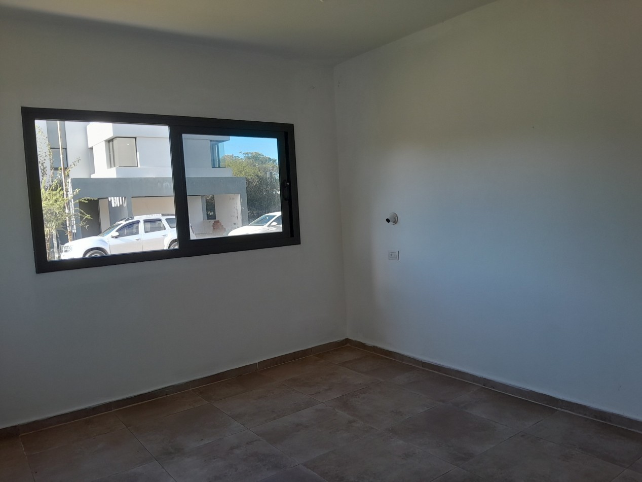 VENTA CASA 3 DORMITORIOS - VILLA CATALINA - PRIMERA ETAPA - ESCRITURA
