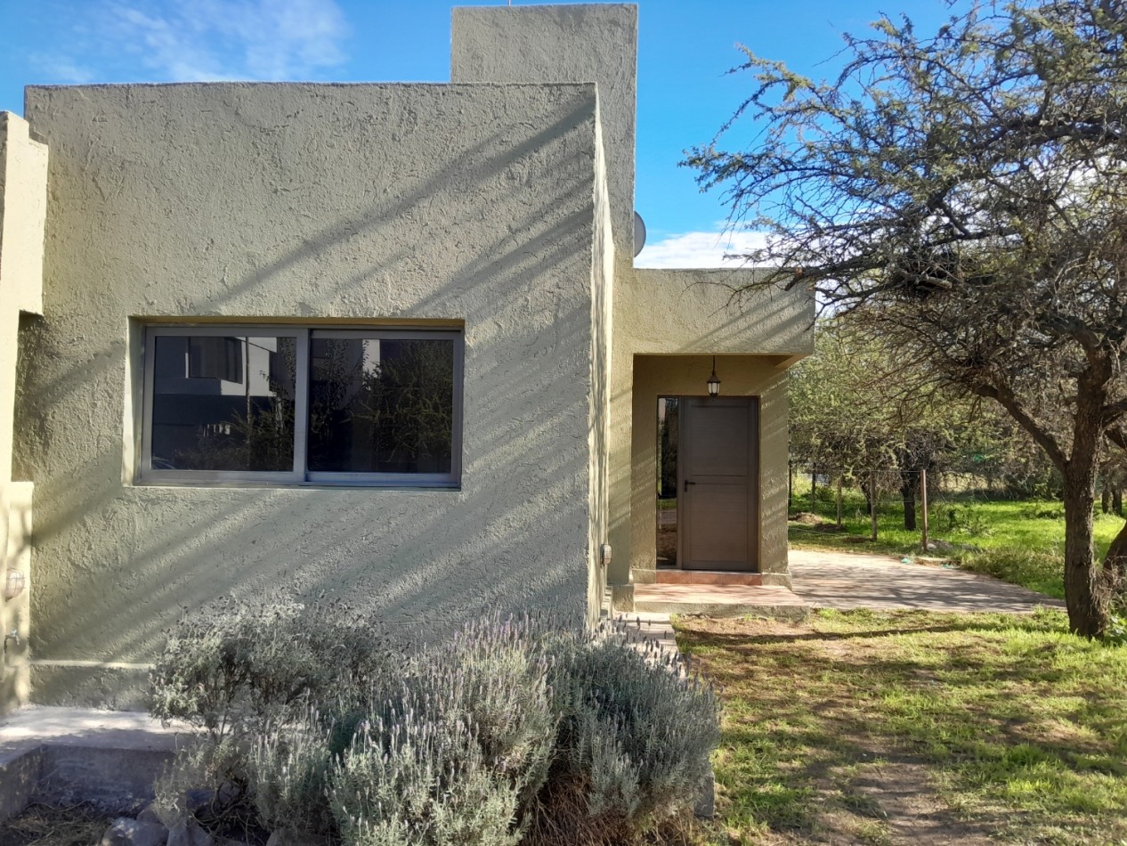 VENTA CASA 3 DORMITORIOS - VILLA CATALINA - PRIMERA ETAPA - ESCRITURA