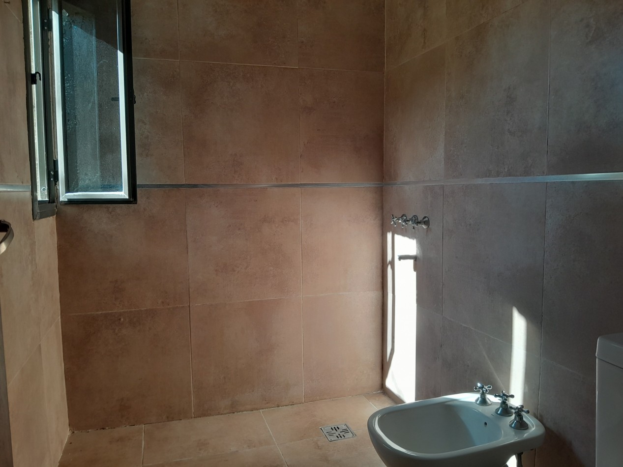VENTA CASA 3 DORMITORIOS - VILLA CATALINA - PRIMERA ETAPA - ESCRITURA