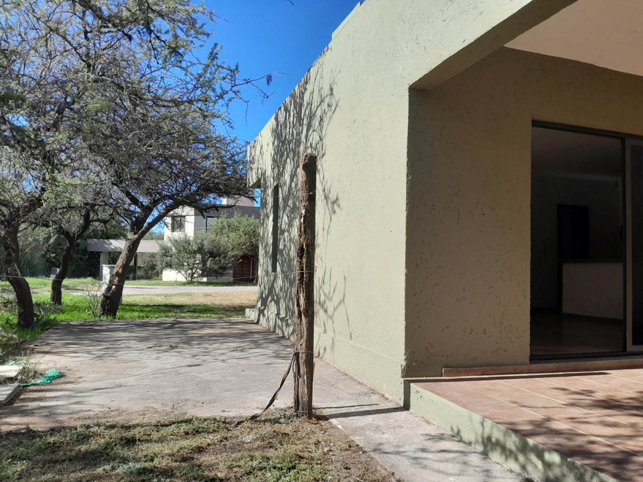 VENTA CASA 3 DORMITORIOS - VILLA CATALINA - PRIMERA ETAPA - ESCRITURA