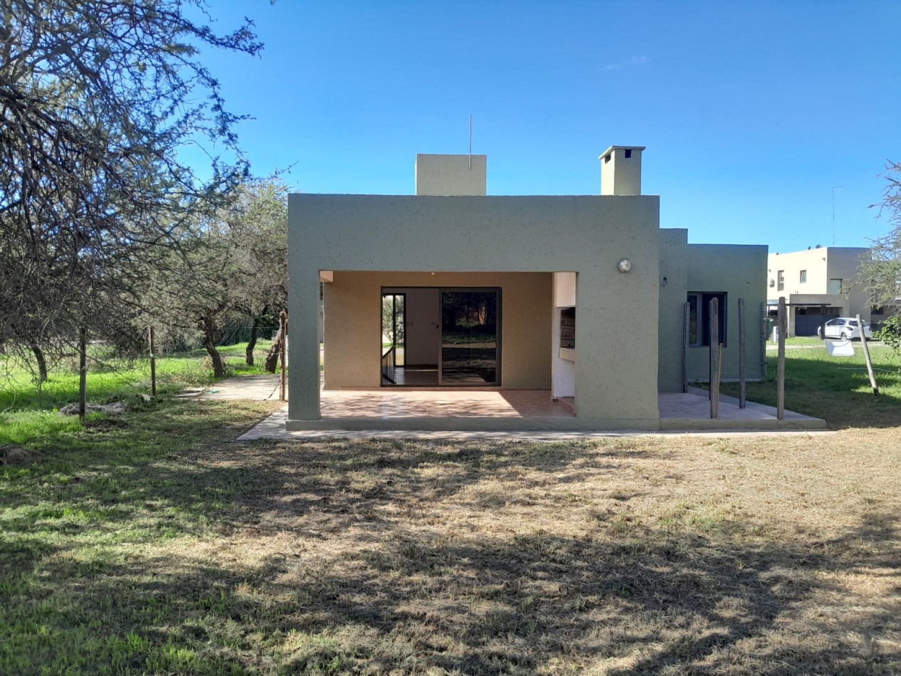 VENTA CASA 3 DORMITORIOS - VILLA CATALINA - PRIMERA ETAPA - ESCRITURA