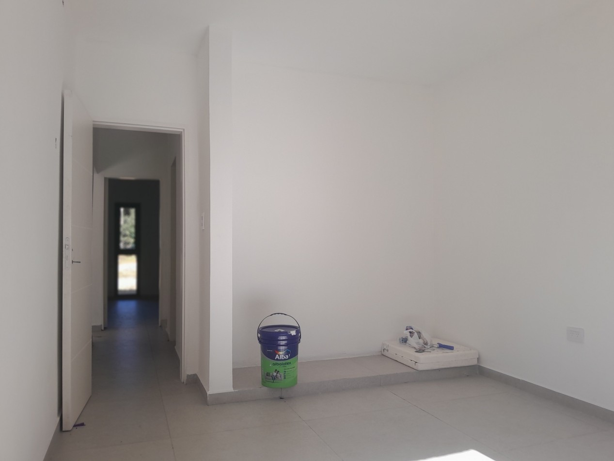 VENDO CASA 2 DORM. A ESTRENAR B° VILLA CATALINA