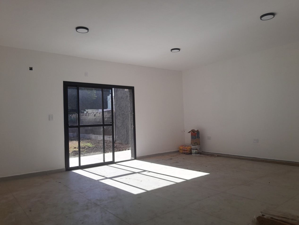VENDO CASA 2 DORM. A ESTRENAR B° VILLA CATALINA