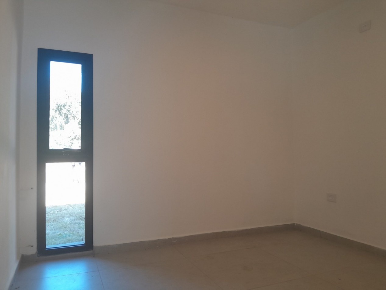 VENDO CASA 2 DORM. A ESTRENAR B° VILLA CATALINA