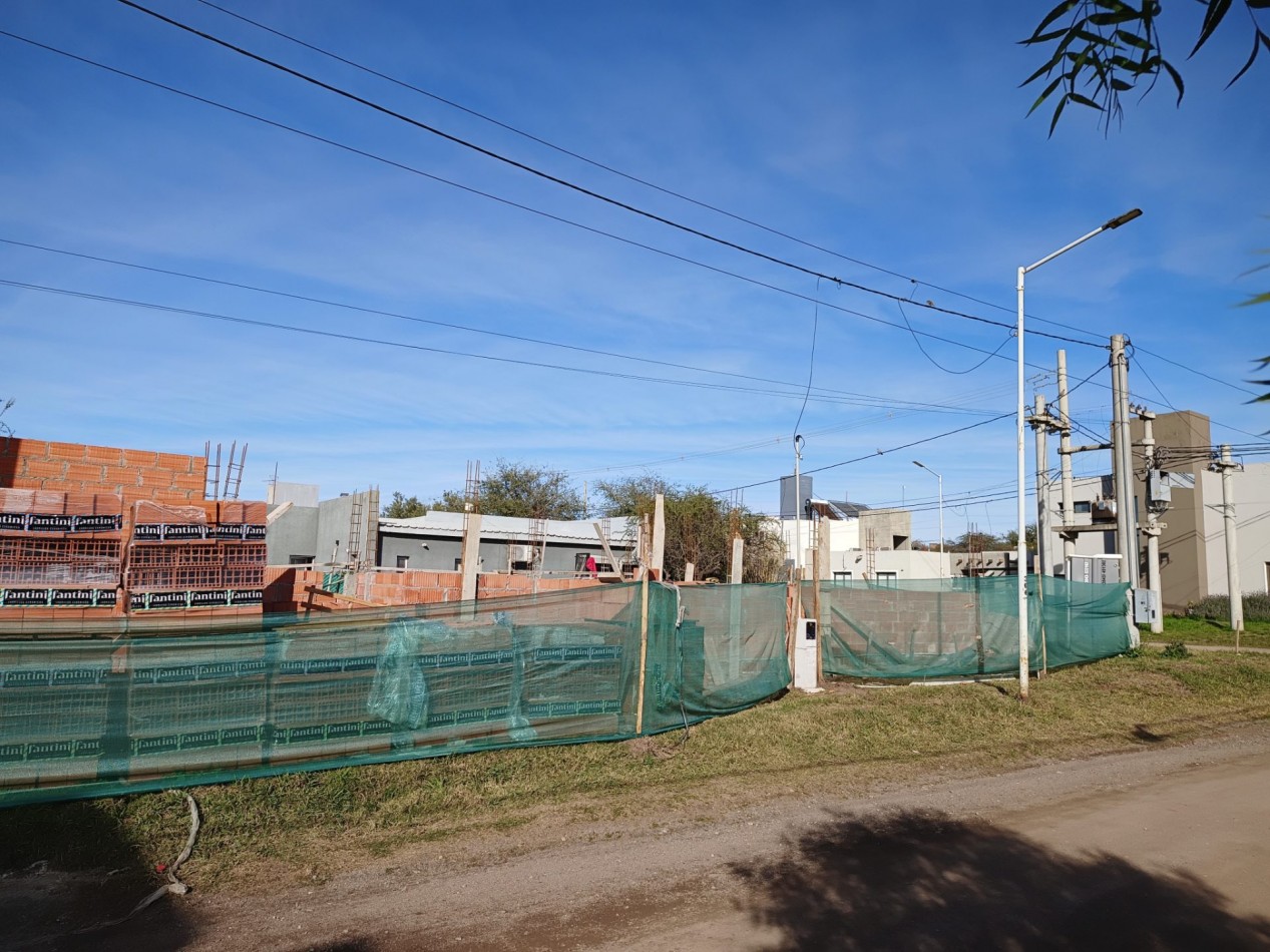 Vendo casa de 3 dormitorios a estrenar en Villa Catalina.