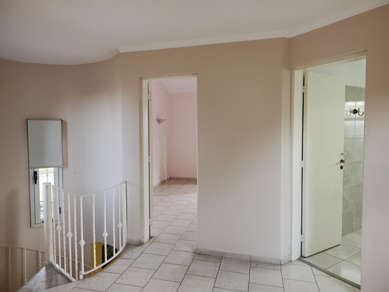 VENDO HERMOSA CASA 3 DORM. B° MARQUES DE SOBREMONTE. APTA CREDITO