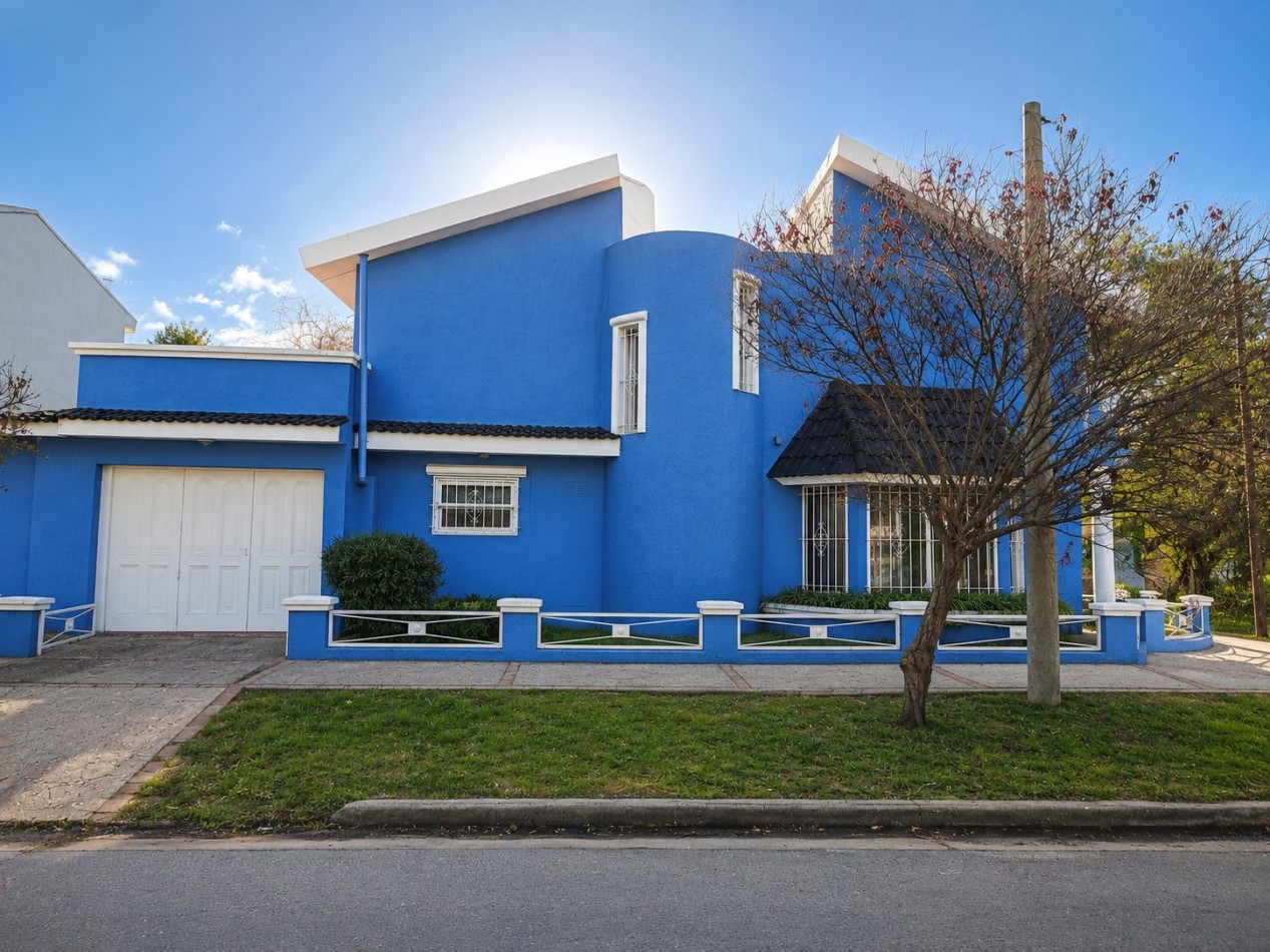 VENDO HERMOSA CASA 3 DORM. B° MARQUES DE SOBREMONTE. APTA CREDITO