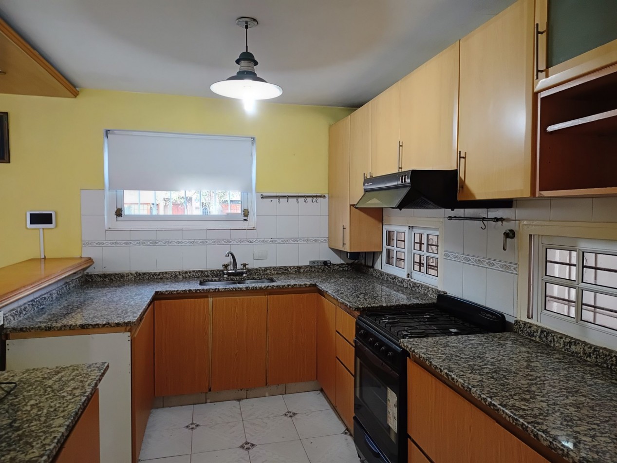 VENDO HERMOSA CASA 3 DORM. B° MARQUES DE SOBREMONTE. APTA CREDITO